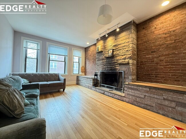 Building Photo - 74 Egmont St