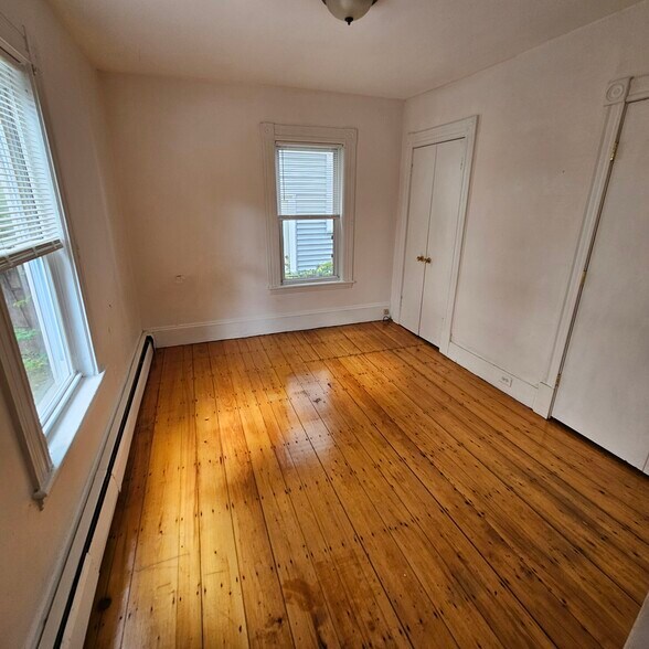 Building Photo - 5 Lawrence St