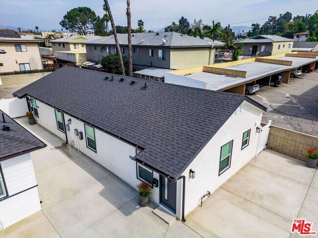 Building Photo - 1258 Mariposa St