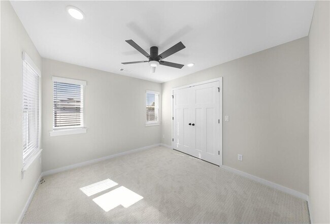 Building Photo - 601 Cosmos St