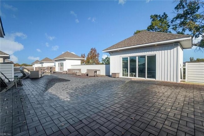 Building Photo - 7922 Shore Dr