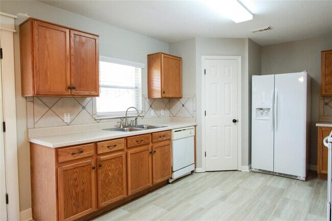 Building Photo - 15120 Plowshare Dr