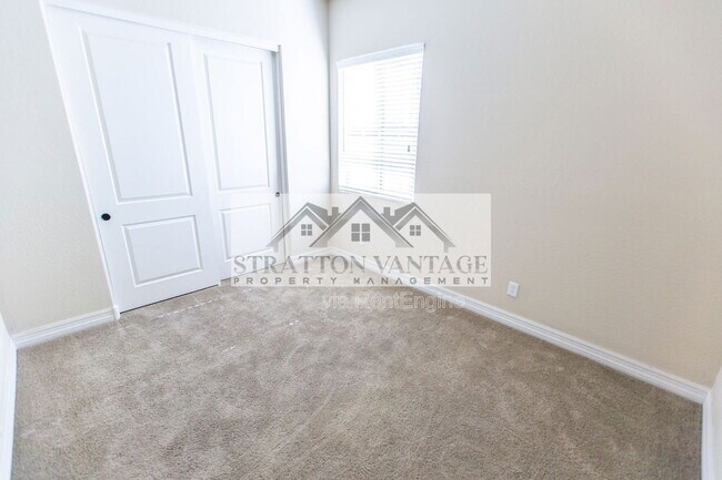 Building Photo - 2883 E Ebony Dr