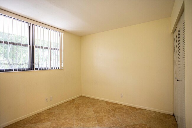 Building Photo - 109 Lake Emerald Dr