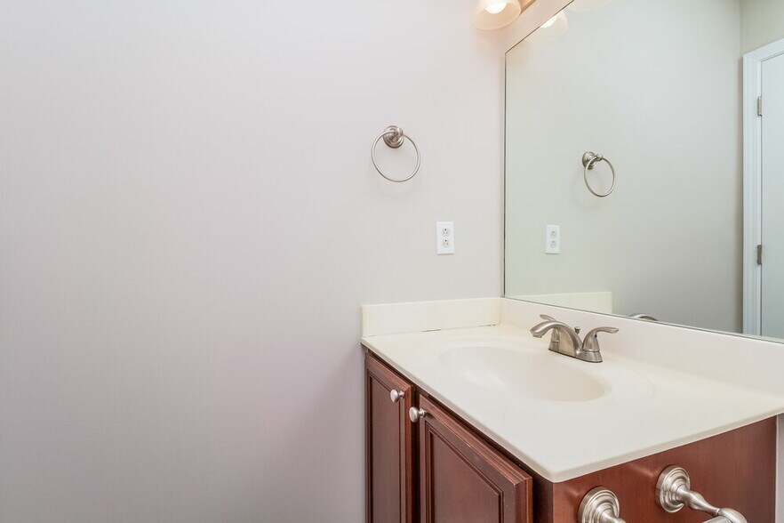 Building Photo - 3304 Tourmaline Dr