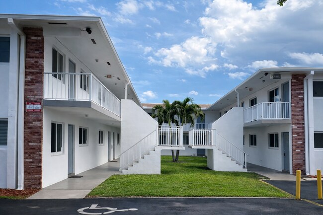 Building Photo - 2220 Madison St Hollywood, FL 33020