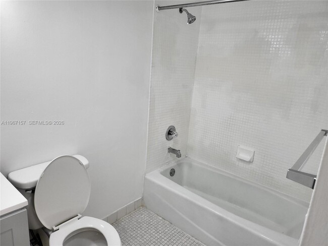 Building Photo - 14611 N Kendall Dr