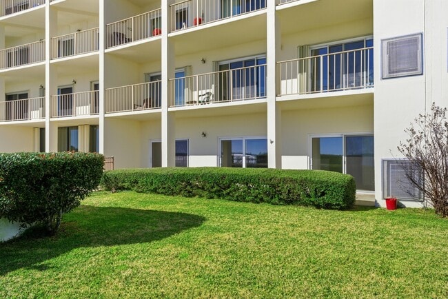 Building Photo - 615 Bayshore Dr