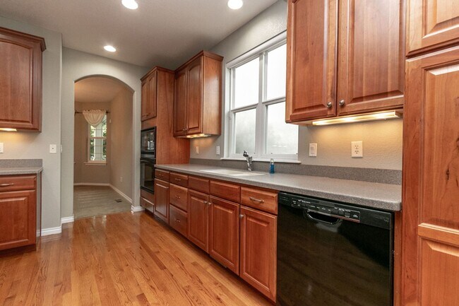 Building Photo - Beautiful ranch style patio home in Fox Meadows golf community.