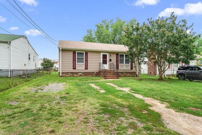 Building Photo - 104 N Oak Ave