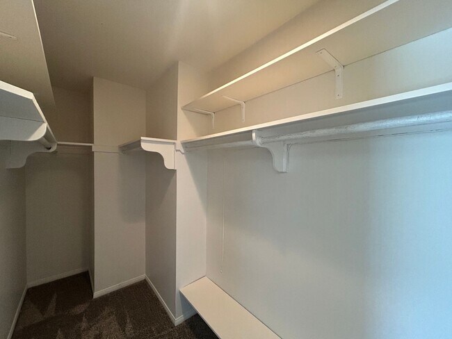 Building Photo - Beautiful 2BD/2.5 BA W/ Attached Garage, AC, and In-Unit Laundry in Pacific Beach!