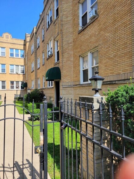 Building Photo - 4043 N Mozart St