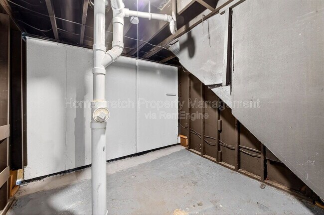 Building Photo - 1310 Petite Dr