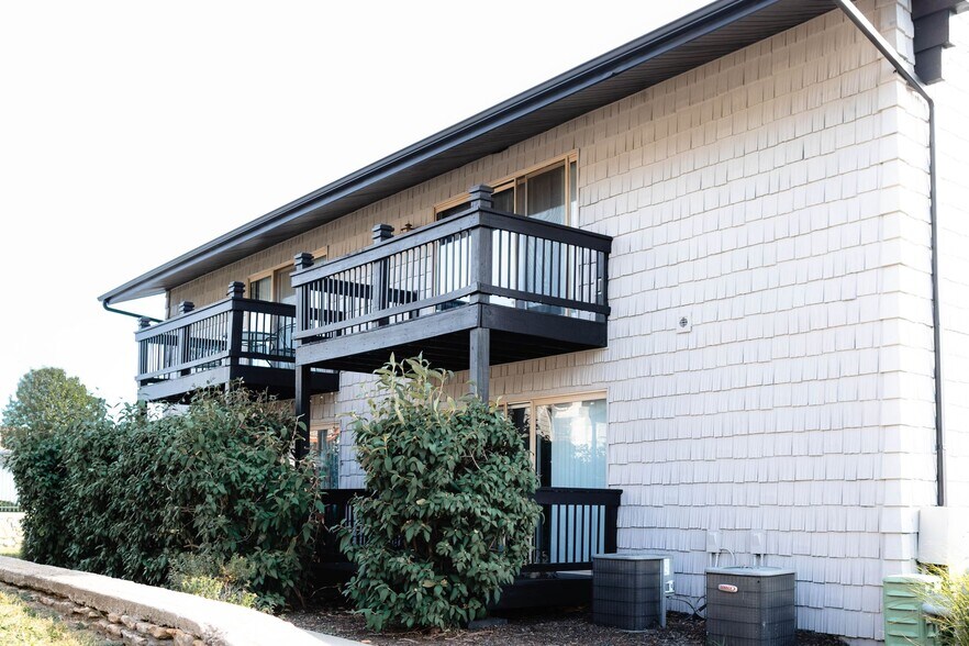 Oasis Apartments 10900 Oasis Ct Shawnee KS 66203 Apartment Finder