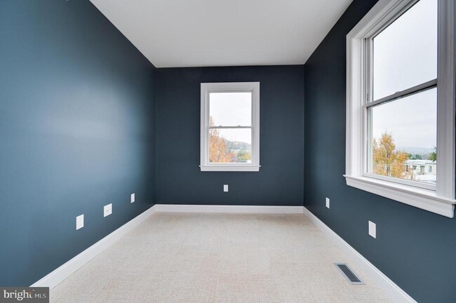 Building Photo - 1020 Penn St