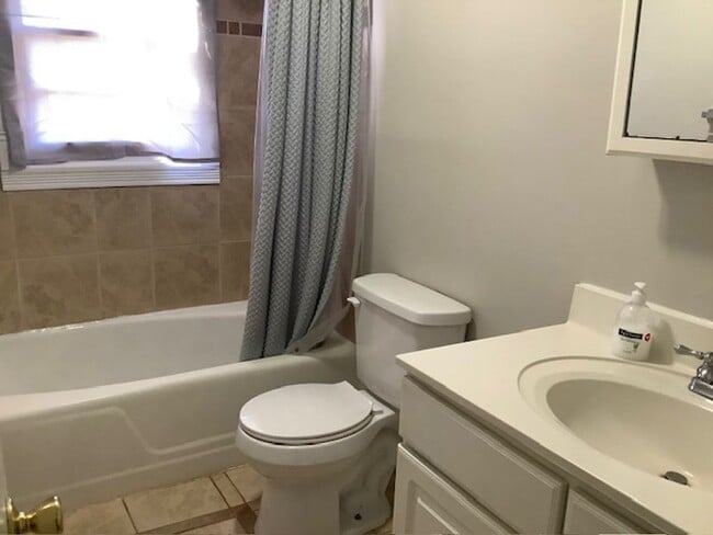 Building Photo - 136 Maple Lawn Pl