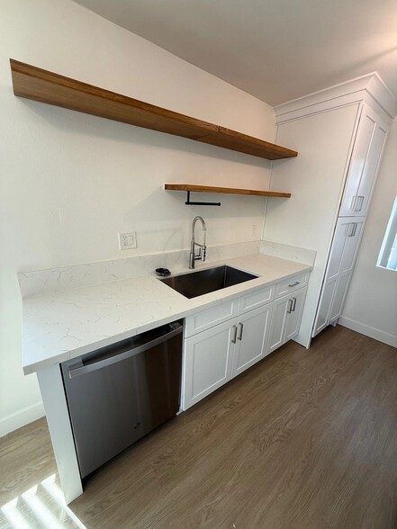 Building Photo - 3900 W 1st St