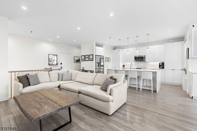 Building Photo - 1 Independence Way