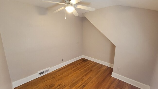 Building Photo - 3 Bed, 1.5 Bath Home Available in Greenville