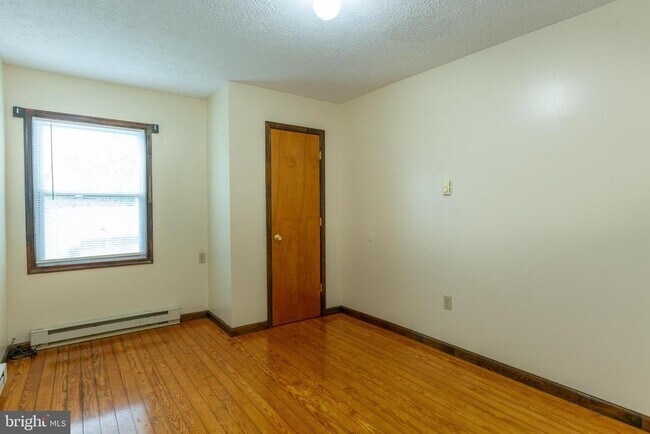 Building Photo - 210 W North St