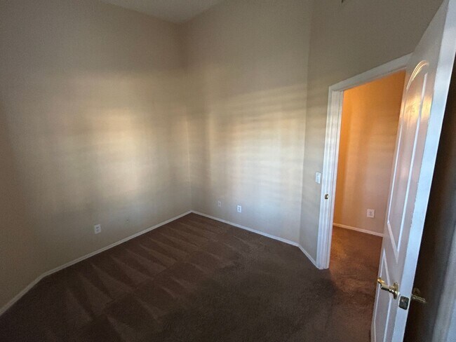 Building Photo - 12813 W Palm Ln