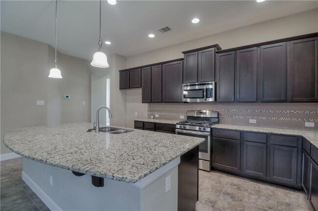 Building Photo - 124 Claiborne Lake Ln