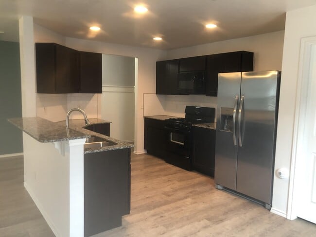 Building Photo - 3400 SE 94th St