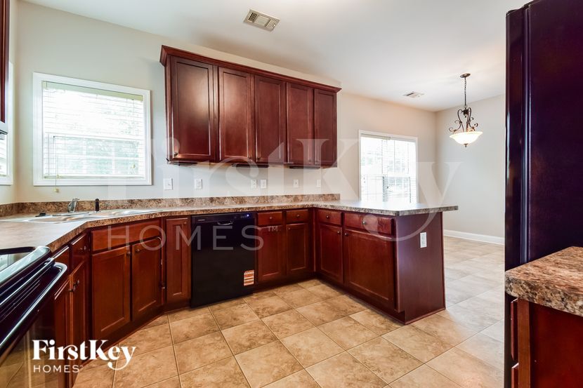 Building Photo - 6303 Spring Cove Dr