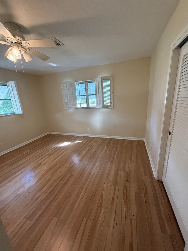 Building Photo - 1424 SE 12th Ave