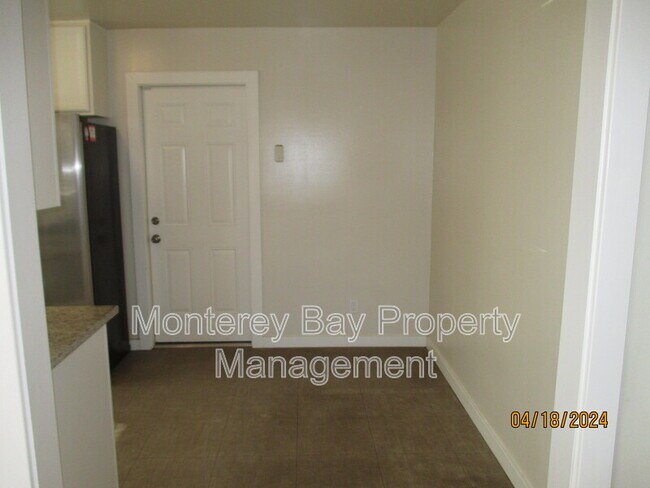 Building Photo - 1589 Soto St