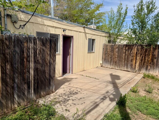 Building Photo - General Marshall St (216)