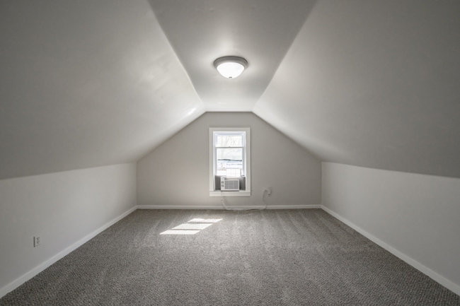 Building Photo - PRELEASING