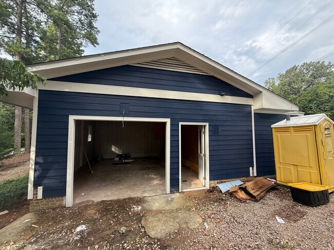 Building Photo - 1208 Lorimer Rd