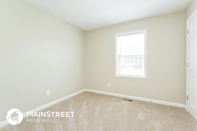 Building Photo - 219 Hampton Dr