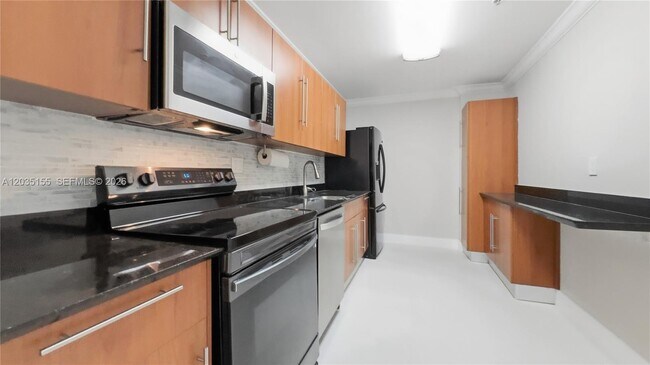 Building Photo - 3001 S Ocean Dr
