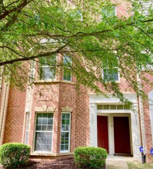 Front facade - 2627 Eastbourne Dr