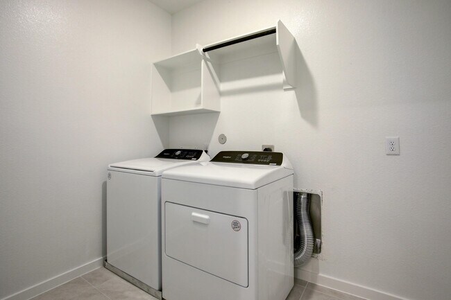 Building Photo - 629 Seabreeze Dr