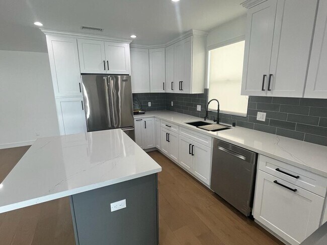 Building Photo - 8100 Paso Robles Ave