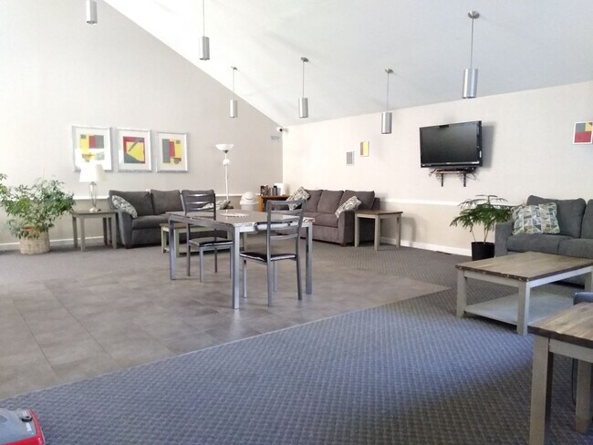 Building Photo - Mountain View 2 Bed 2 Bath 2 Balconies Top Floor Condo-Tons of Amenities