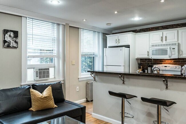 Building Photo - Historic Beacon Hill Charm Meets Modern Urban Living – 2 Bed | 1 Bath