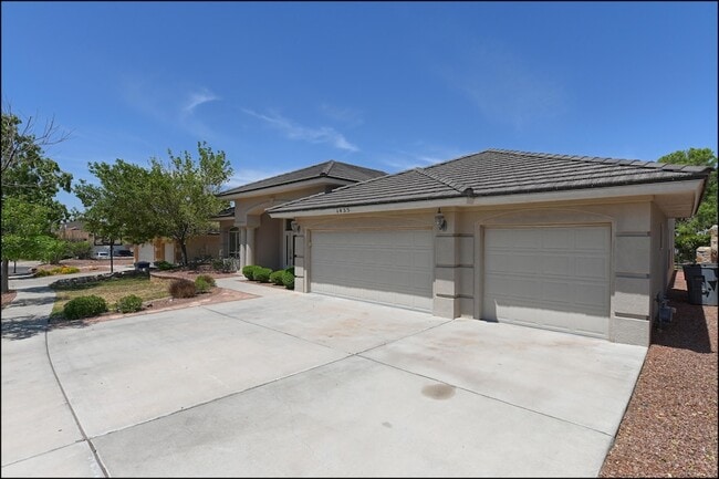 Building Photo - 1435 Cloud Ridge Dr