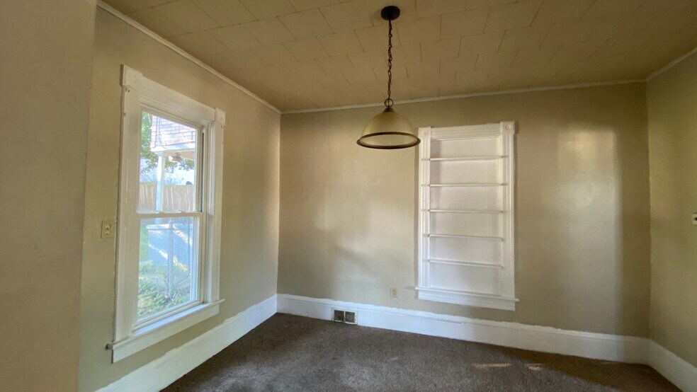 Building Photo - 401 1st Ave
