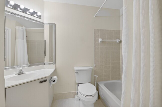 Building Photo - 5136 Floria Dr