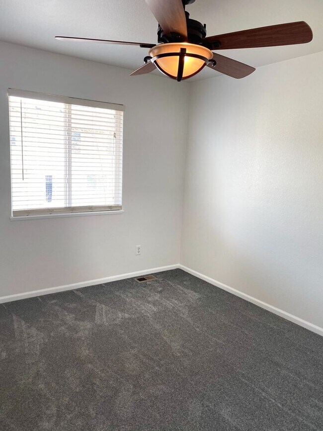 Building Photo - 14215 White Peak Dr