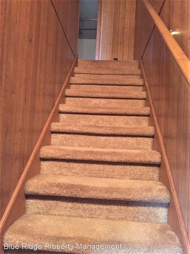 Building Photo - 549 N Holston River Dr