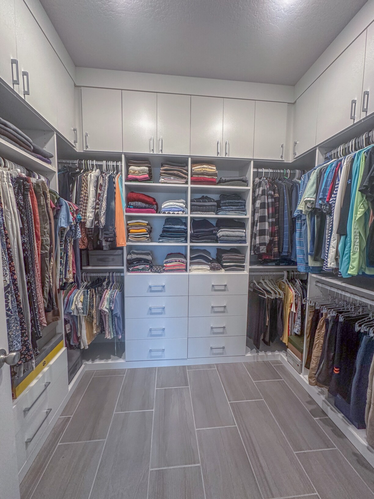 Walk-In Closet - 2463 Middlebury Dr SE