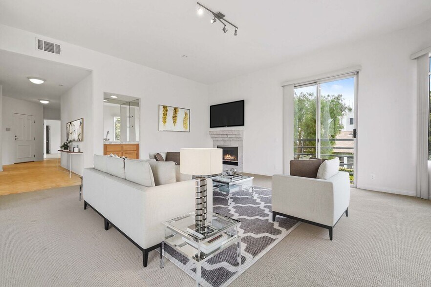 Building Photo - 1325 Arizona Ave