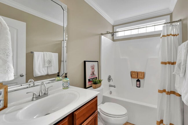 Building Photo - 2401 Dovedale Ct