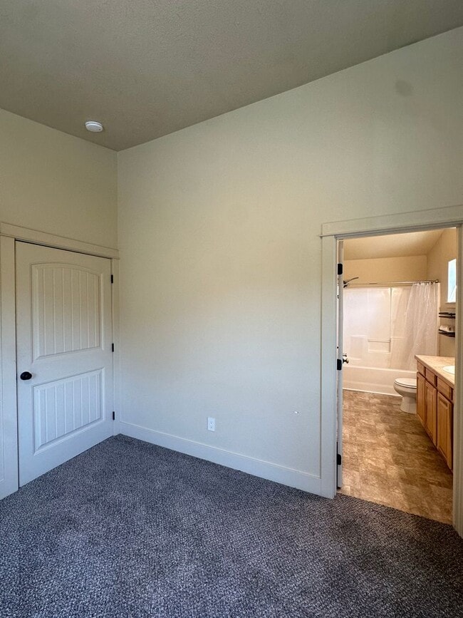 Building Photo - Charming 3 Bedroom home near Old Mill!