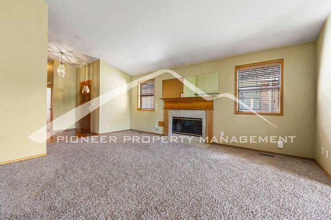 Building Photo - Spacious Home with Central AC and Gas Fireplace